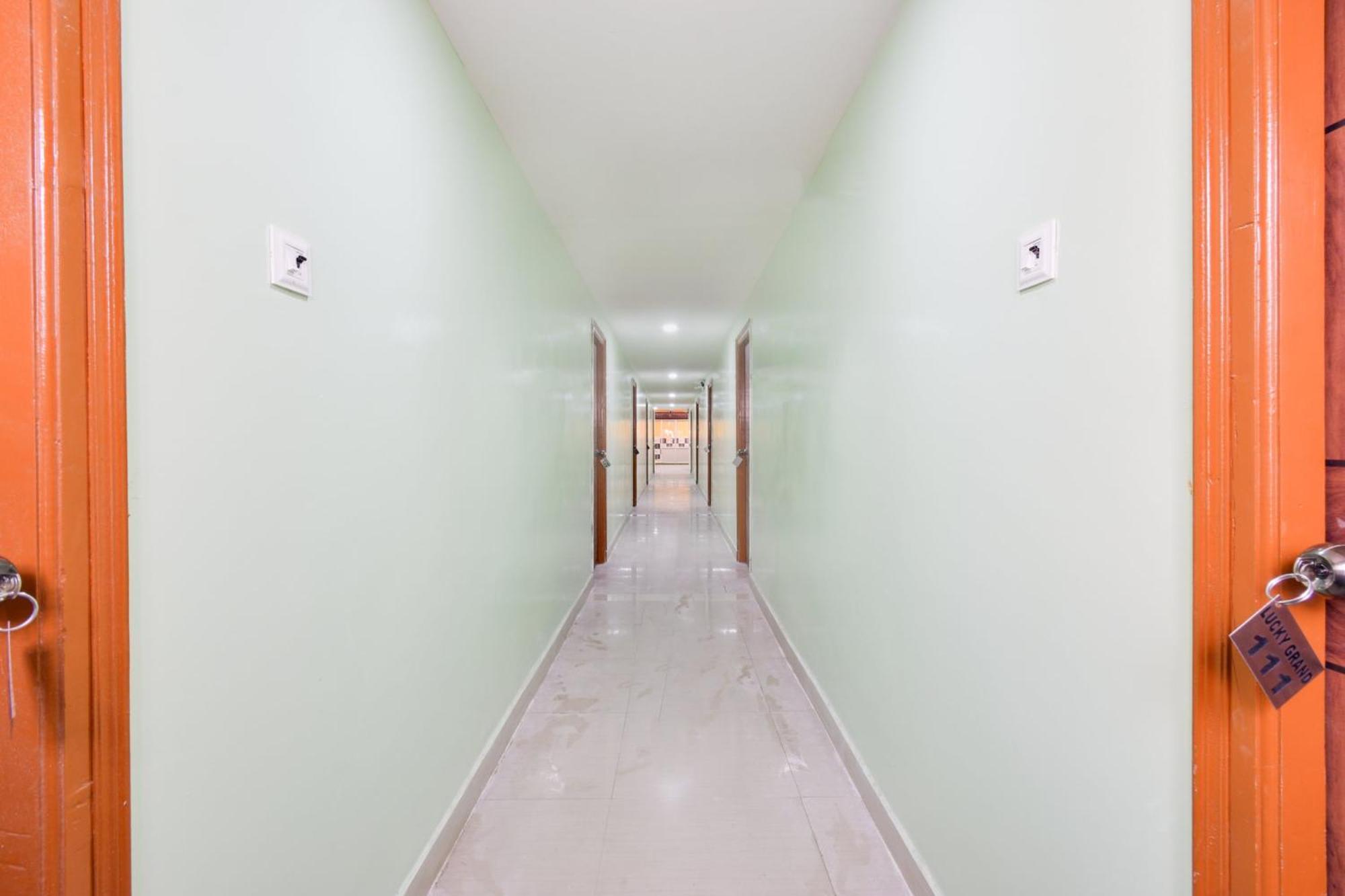 Hotel O Lucky Grand Haiderabad Buitenkant foto