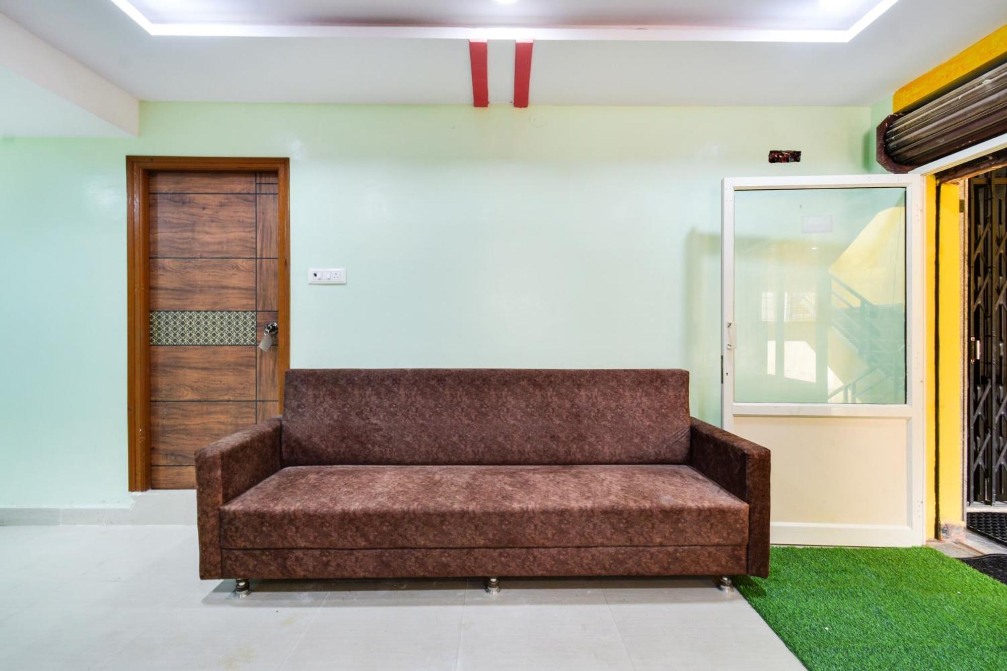 Hotel O Lucky Grand Haiderabad Buitenkant foto