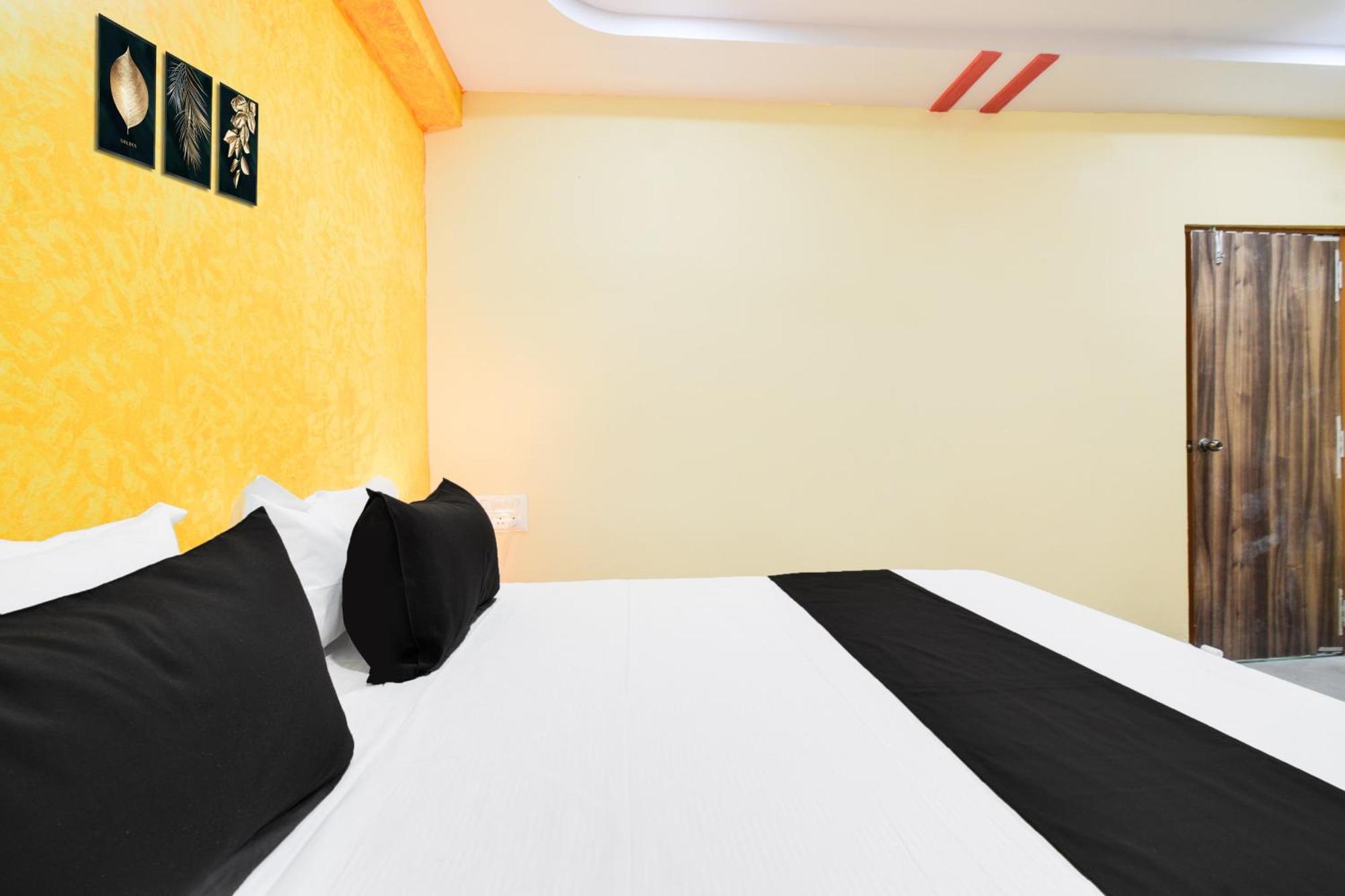 Hotel O Lucky Grand Haiderabad Buitenkant foto