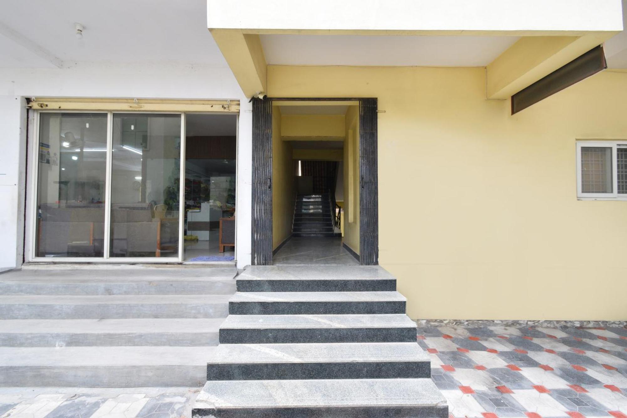 Hotel O Lucky Grand Haiderabad Buitenkant foto