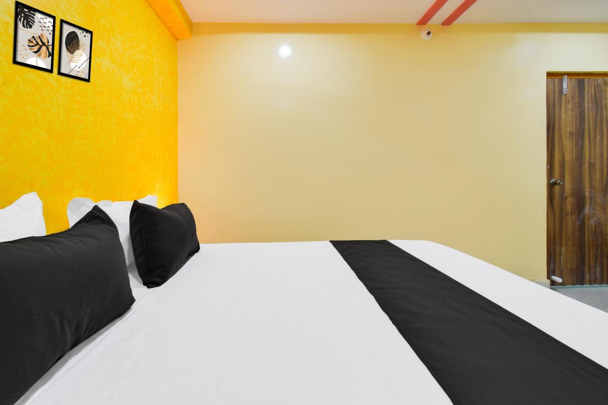 Hotel O Lucky Grand Haiderabad Buitenkant foto