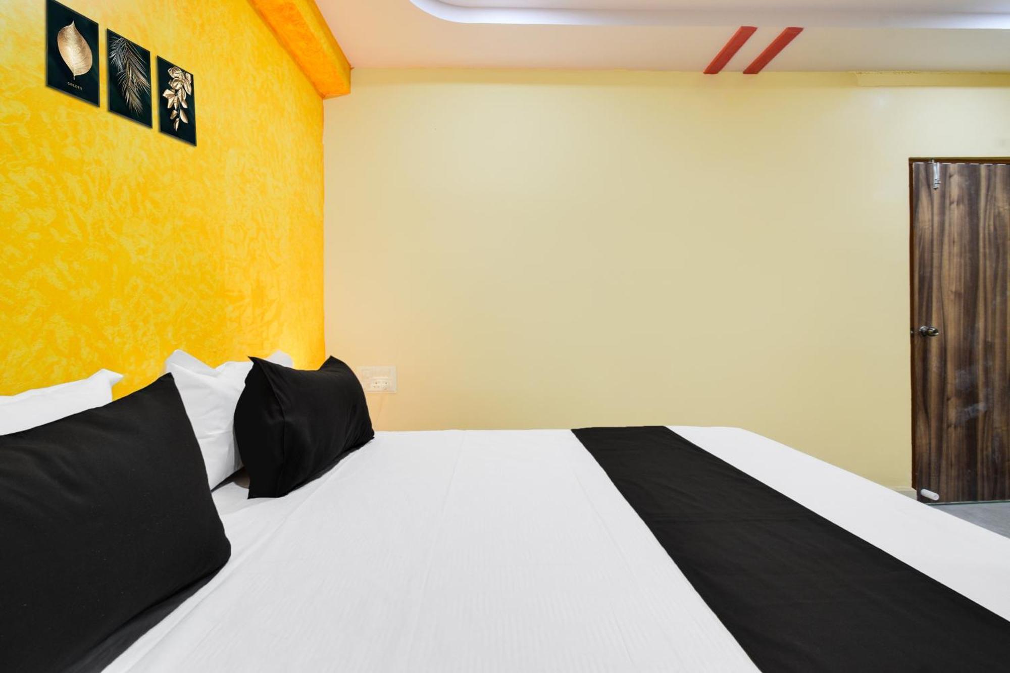 Hotel O Lucky Grand Haiderabad Buitenkant foto