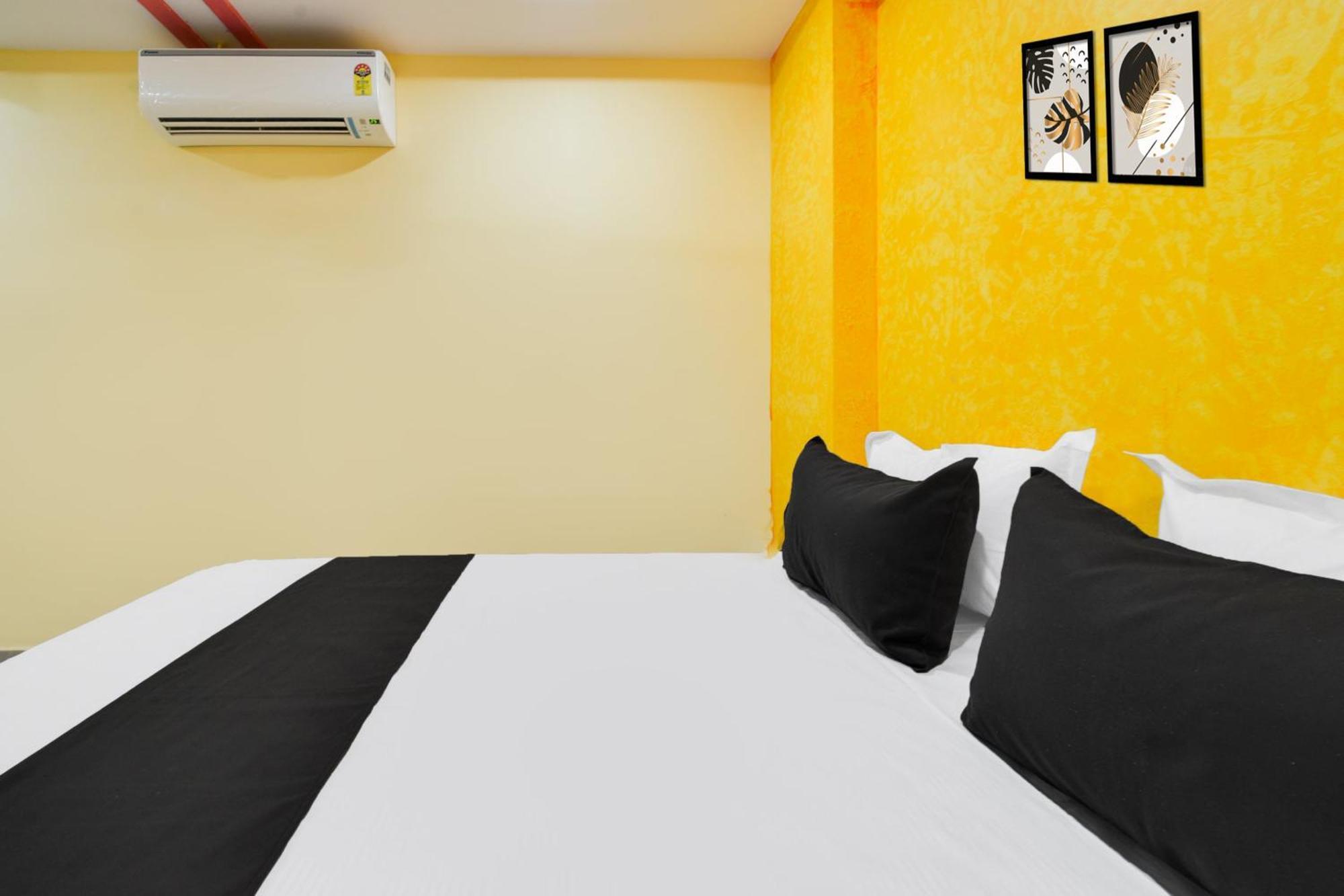 Hotel O Lucky Grand Haiderabad Buitenkant foto